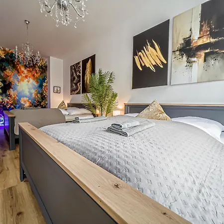Grosse 3 Schlafzimmer Mit Kueche, Bad, Waschmaschine & Balkon Am Zoo Leipzig