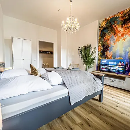Grosse 3 Schlafzimmer Mit Kueche, Bad, Waschmaschine & Balkon Am Zoo * Leipzig