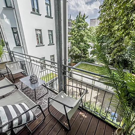 Grosse 3 Schlafzimmer Mit Kueche, Bad, Waschmaschine & Balkon Am Zoo Leipzig